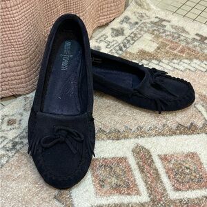GUC Minnetonka navy moccasins, size 9